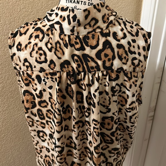 Sleeveless leopard blouse with bow - Picture 3 of 7